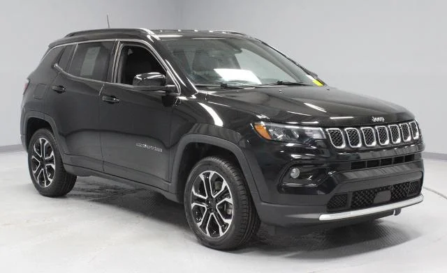 2023 Jeep Compass Limited 4WD photo