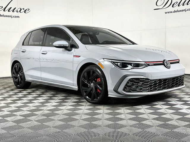 2023 Volkswagen Golf GTI SE FWD photo