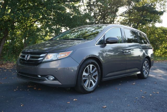 2015 Honda Odyssey Touring FWD photo