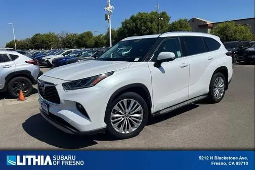 2023 Toyota Highlander Platinum FWD photo