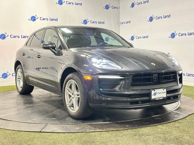 2023 Porsche Macan  AWD photo
