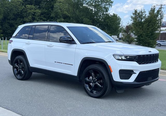 2023 Jeep Grand Cherokee Altitude RWD photo