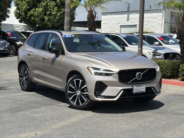2023 Volvo XC60 Plus Dark Theme AWD photo
