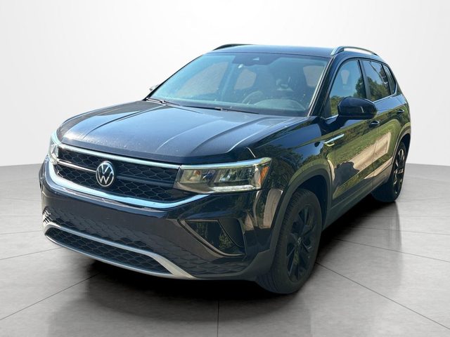 2023 Volkswagen Taos SE FWD photo