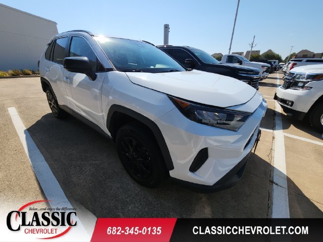 2021 Toyota RAV4 LE FWD photo