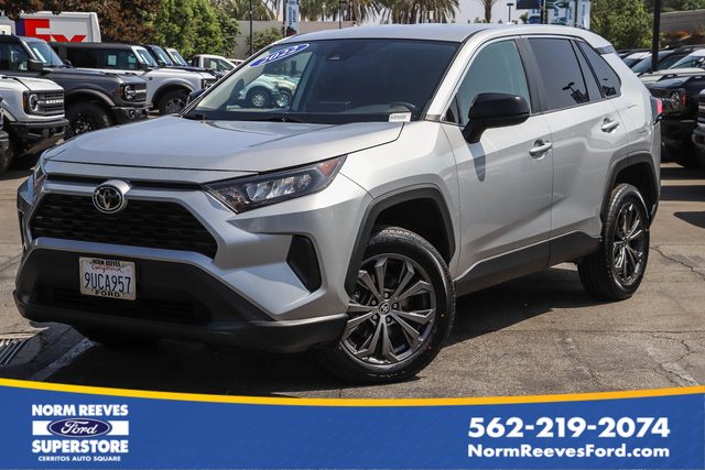 2022 Toyota RAV4 LE FWD photo