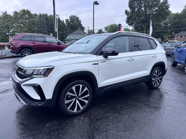 2023 Volkswagen Taos SE FWD photo