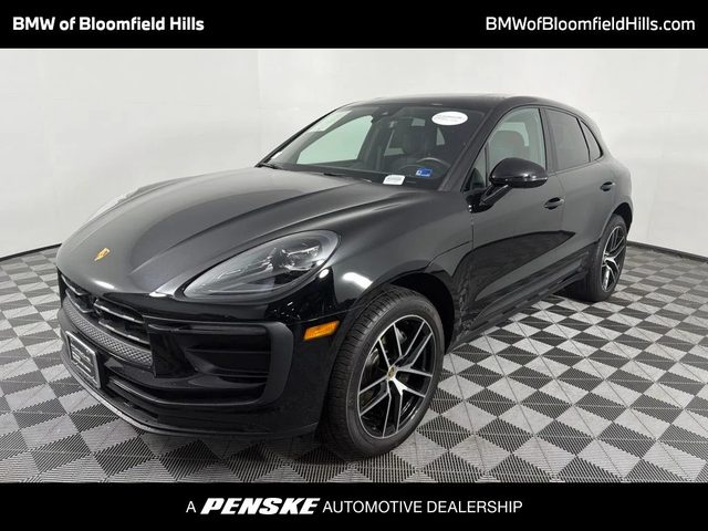 2023 Porsche Macan AWD photo