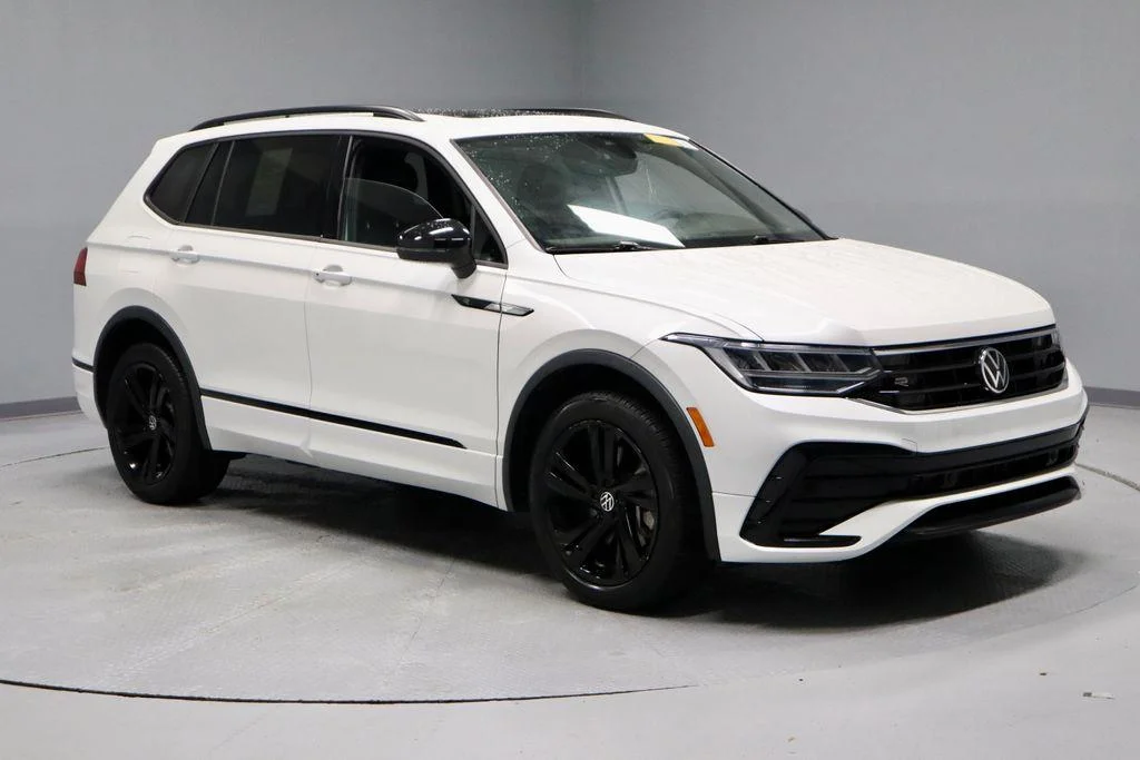2023 Volkswagen Tiguan SE R-Line Black AWD photo