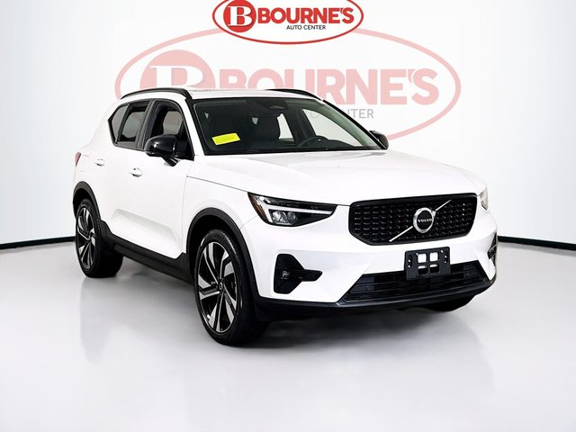 2023 Volvo XC40 Plus Dark Theme AWD photo