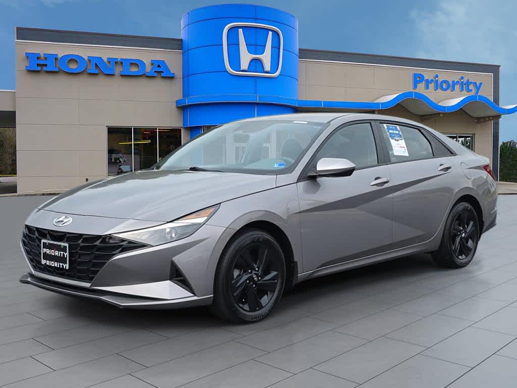 2023 Hyundai Elantra SEL FWD photo