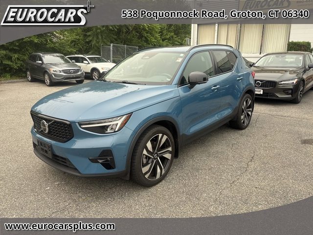2023 Volvo XC40 Plus Dark Theme AWD photo