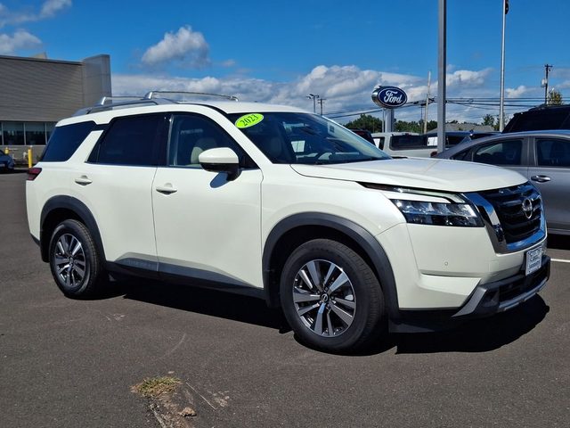 2023 Nissan Pathfinder SL 4WD photo