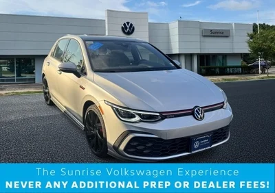 2023 Volkswagen Golf GTI SE FWD photo