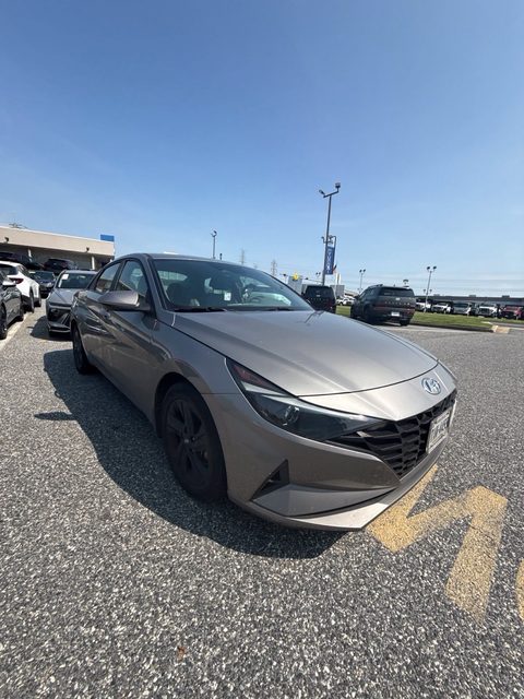 2023 Hyundai Elantra SEL FWD photo