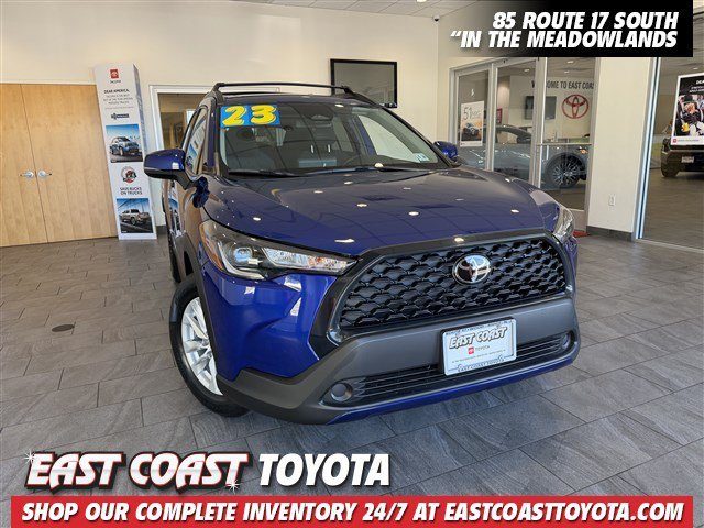 2023 Toyota Corolla Cross LE AWD photo