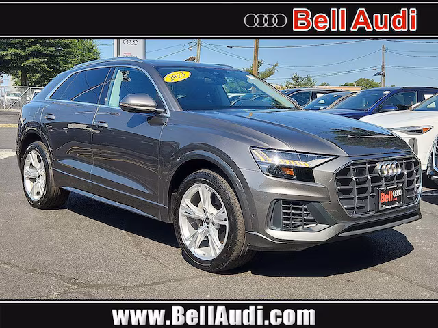 2023 Audi Q8 Premium AWD photo