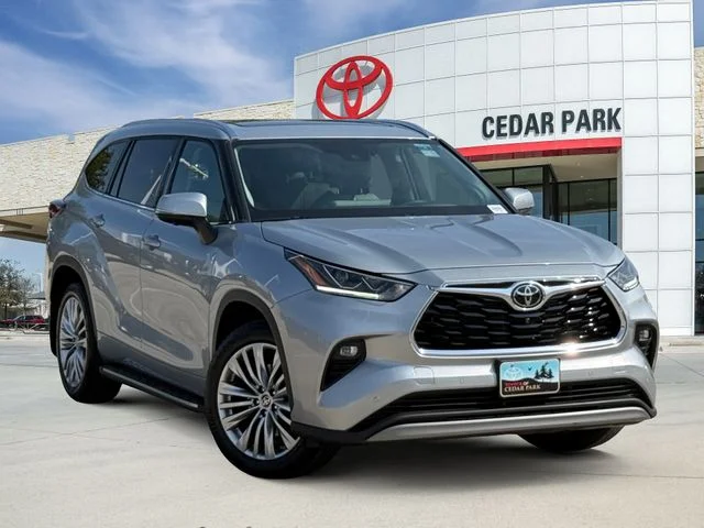 2023 Toyota Highlander Platinum FWD photo