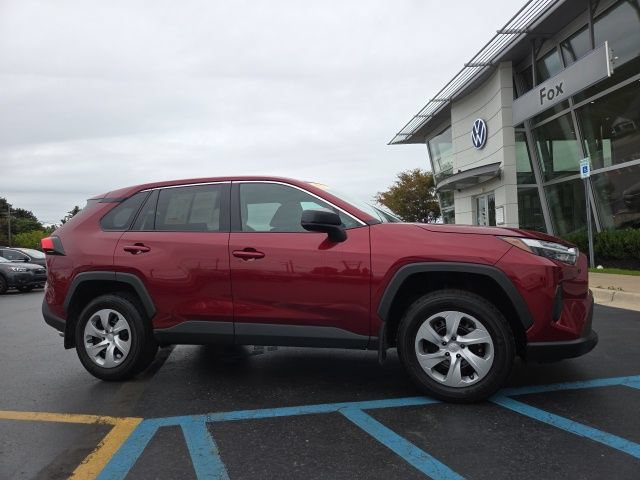 2023 Toyota RAV4 LE FWD photo