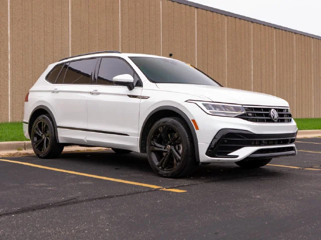 2023 Volkswagen Tiguan SE R-Line Black FWD photo