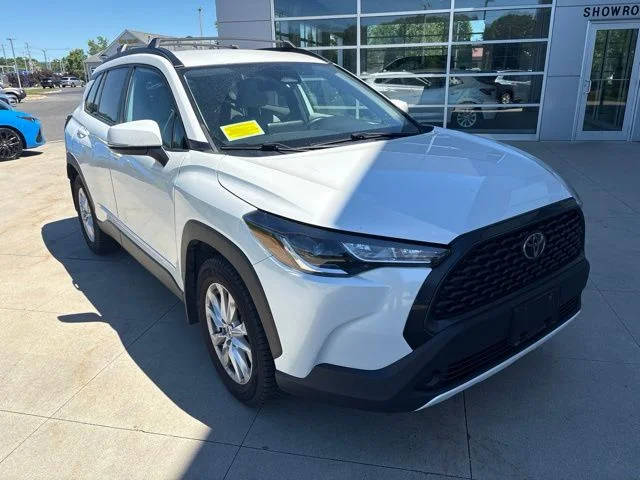 2023 Toyota Corolla Cross LE AWD photo