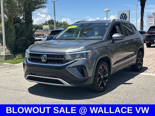 2023 Volkswagen Taos SE FWD photo