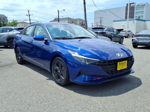 2023 Hyundai Elantra SEL FWD photo