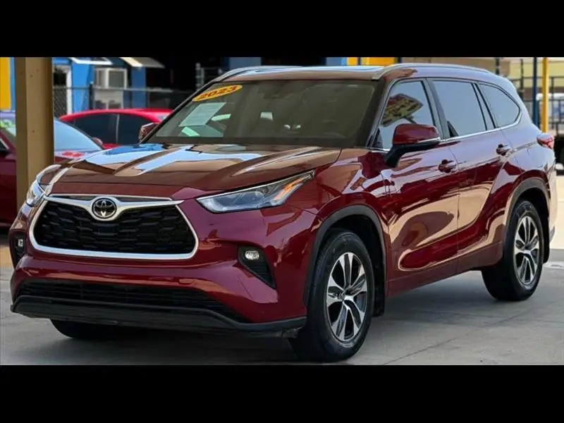 2023 Toyota Highlander XLE FWD photo