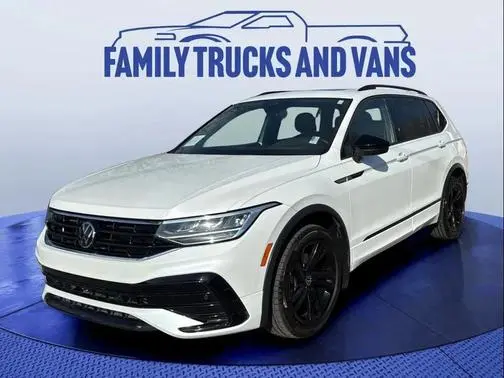 2023 Volkswagen Tiguan SE R-Line Black FWD photo