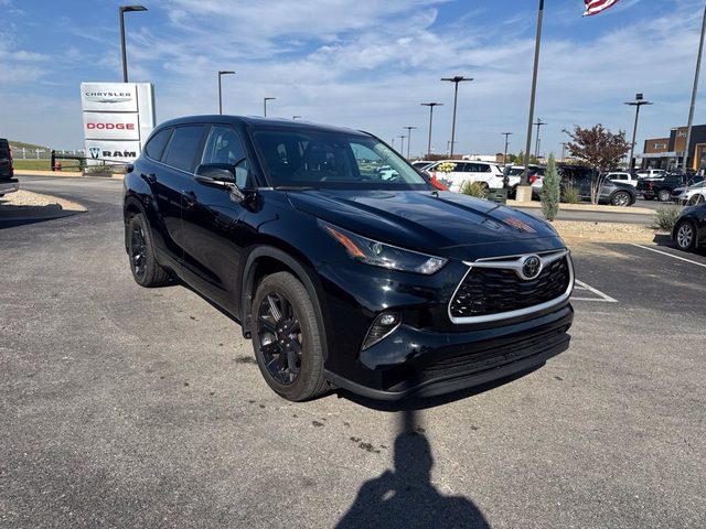 2023 Toyota Highlander LE FWD photo