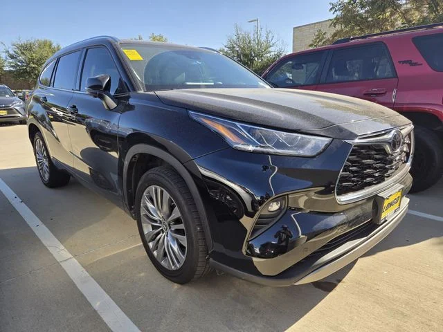 2023 Toyota Highlander Platinum FWD photo