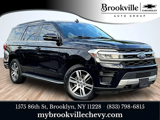 2023 Ford Expedition XLT 4WD photo