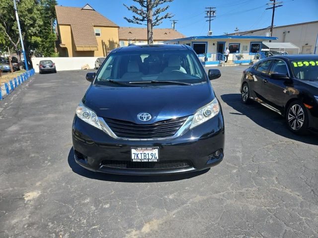 2015 Toyota Sienna LE FWD photo
