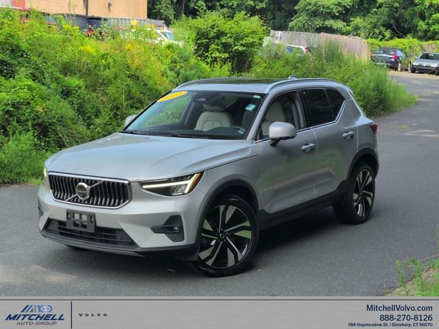 2023 Volvo XC40 Plus Bright Theme AWD photo