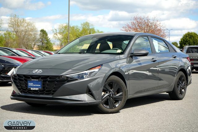 2023 Hyundai Elantra SEL FWD photo