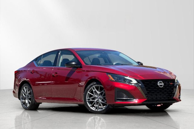 2023 Nissan Altima 2.0 SR FWD photo