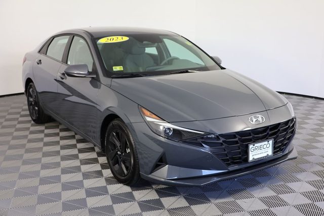 2023 Hyundai Elantra SEL FWD photo