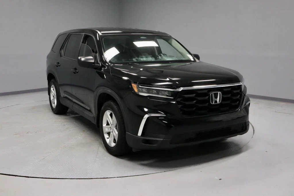 2023 Honda Pilot LX AWD photo