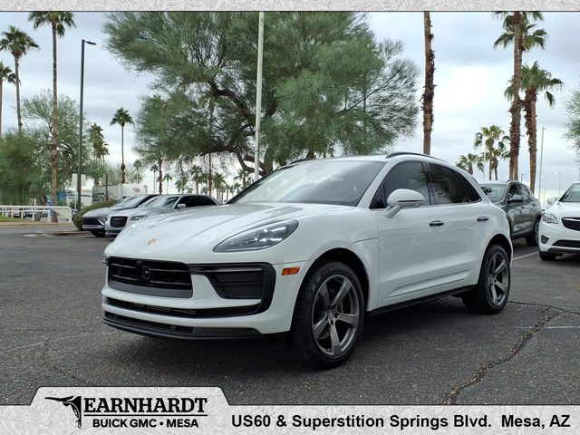 2023 Porsche Macan AWD photo