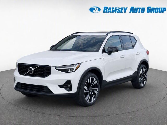 2023 Volvo XC40 Plus Dark Theme AWD photo