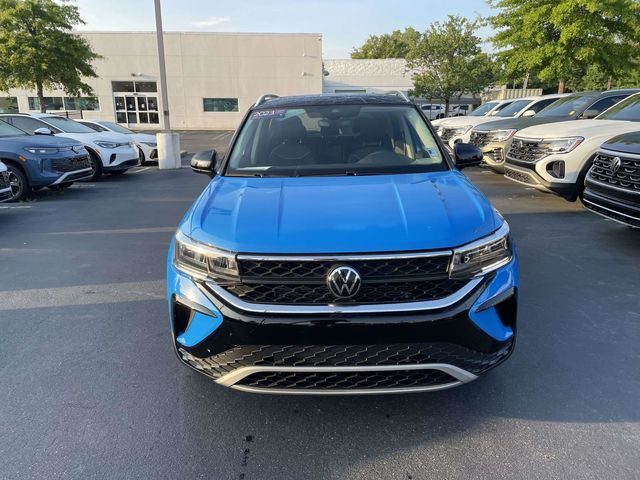 2023 Volkswagen Taos SE FWD photo