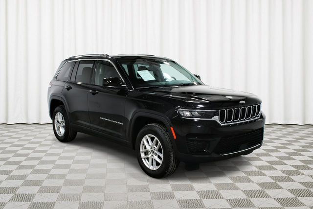2023 Jeep Grand Cherokee Laredo RWD photo
