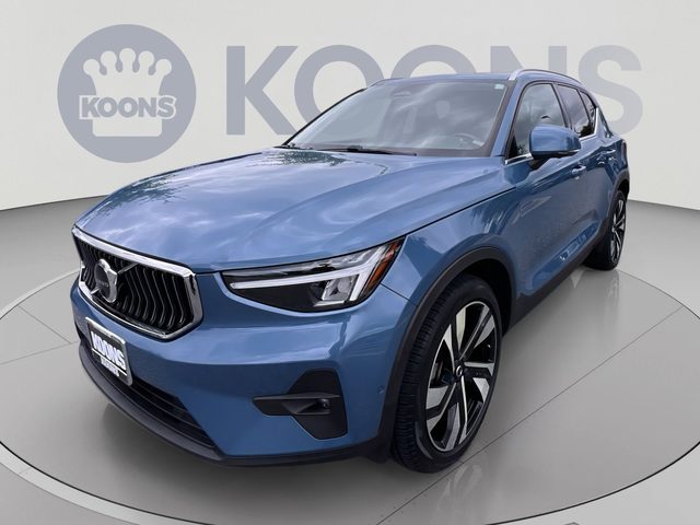 2023 Volvo XC40 Plus Bright Theme AWD photo