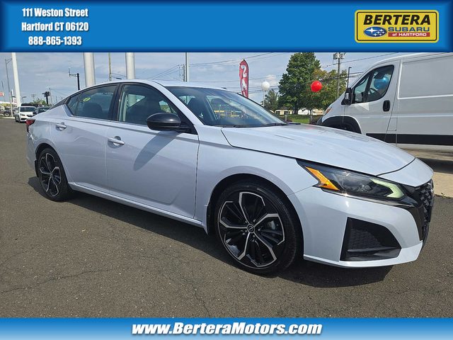 2023 Nissan Altima 2.5 SR FWD photo