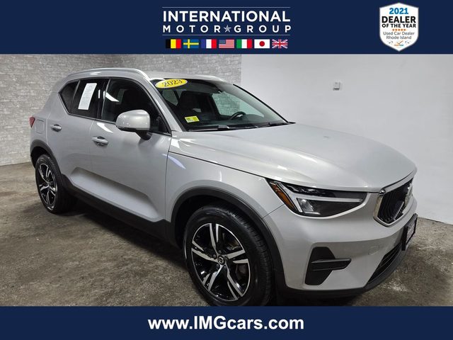 2023 Volvo XC40 Core AWD photo