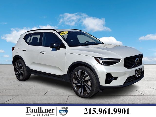 2023 Volvo XC40 Ultimate Dark Theme AWD photo