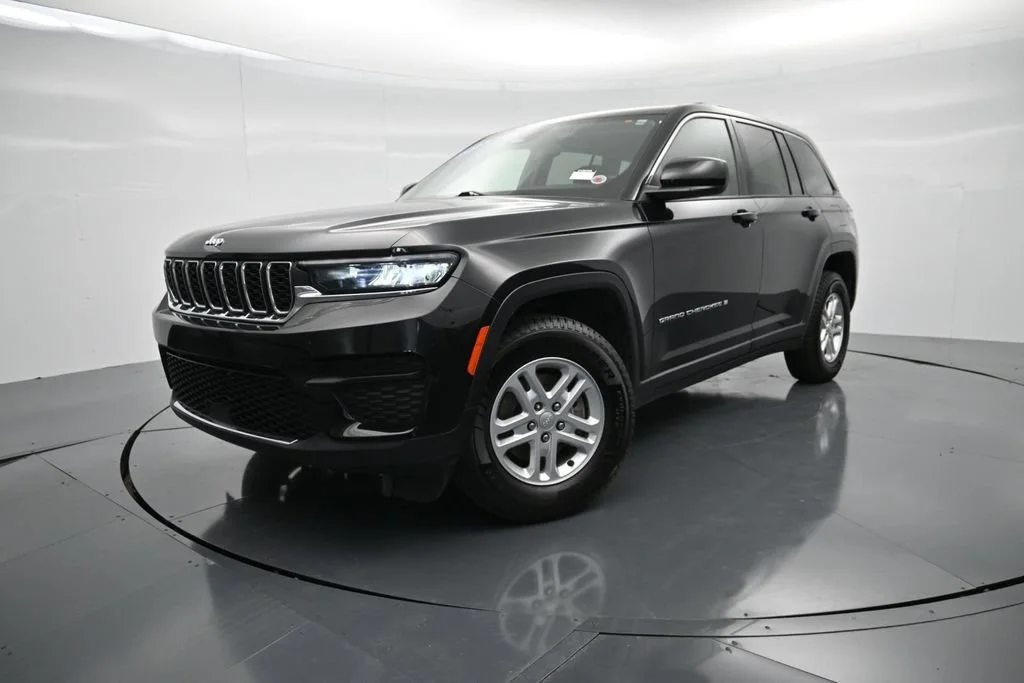 2023 Jeep Grand Cherokee Laredo RWD photo