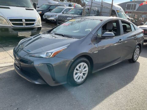 2022 Toyota Prius LE FWD photo