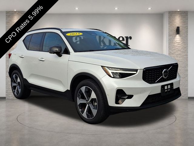 2023 Volvo XC40 Plus Dark Theme AWD photo