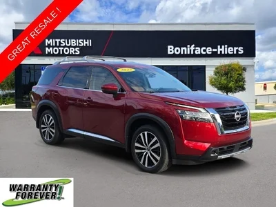 2023 Nissan Pathfinder Platinum FWD photo